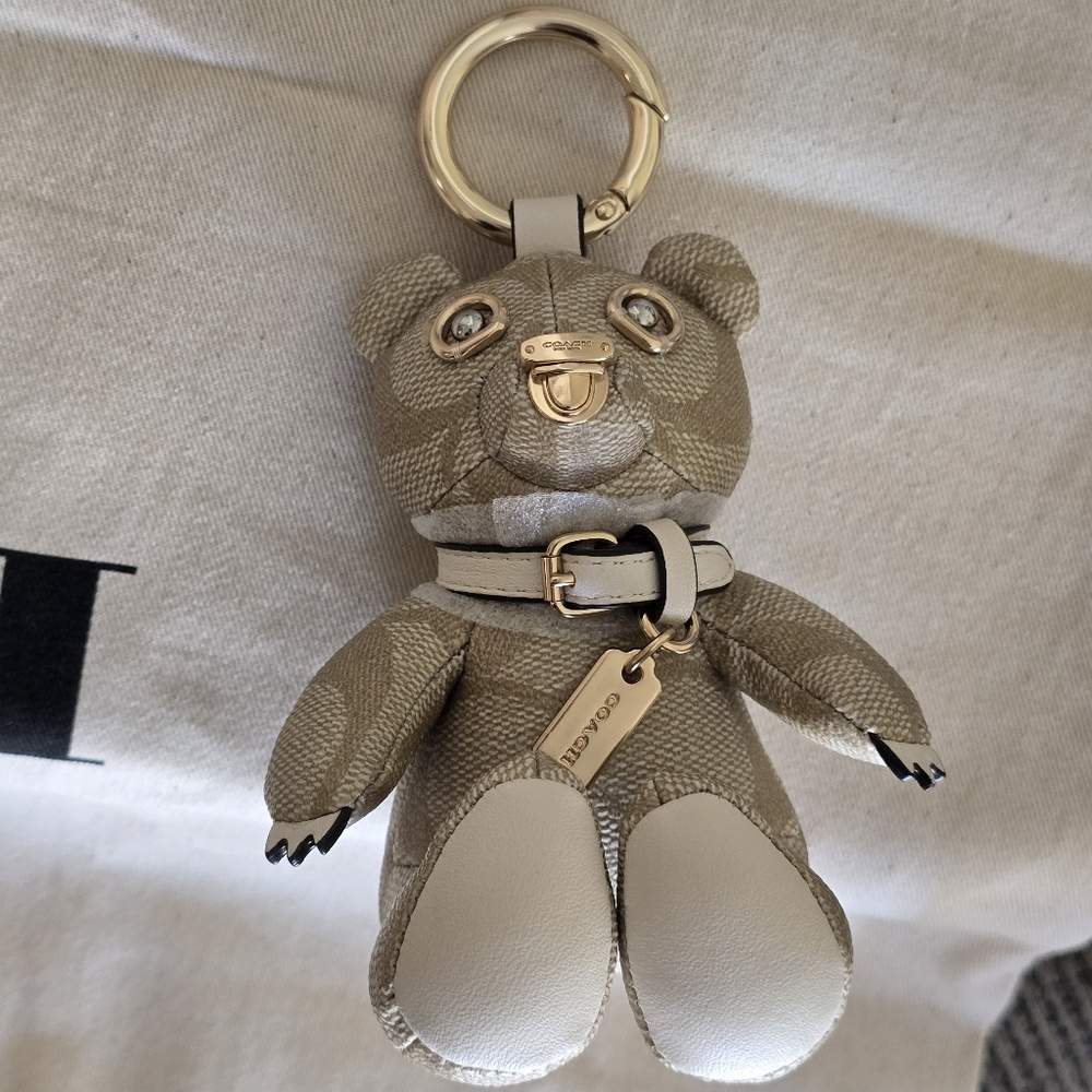 COACH SET 𧸠Zoe ~ Wallet & Bear Charm In Light Khaki / Chalk / Gold / Suede - Picture 12 of 13